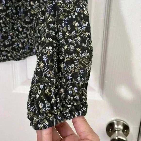 AMERICAN EAGLE OUTFITTERS Dark Olive Floral Button Down top | size small - Picture 9 of 9
